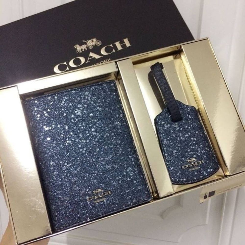 Coach Passport & Luggage Tag Gift Box Set